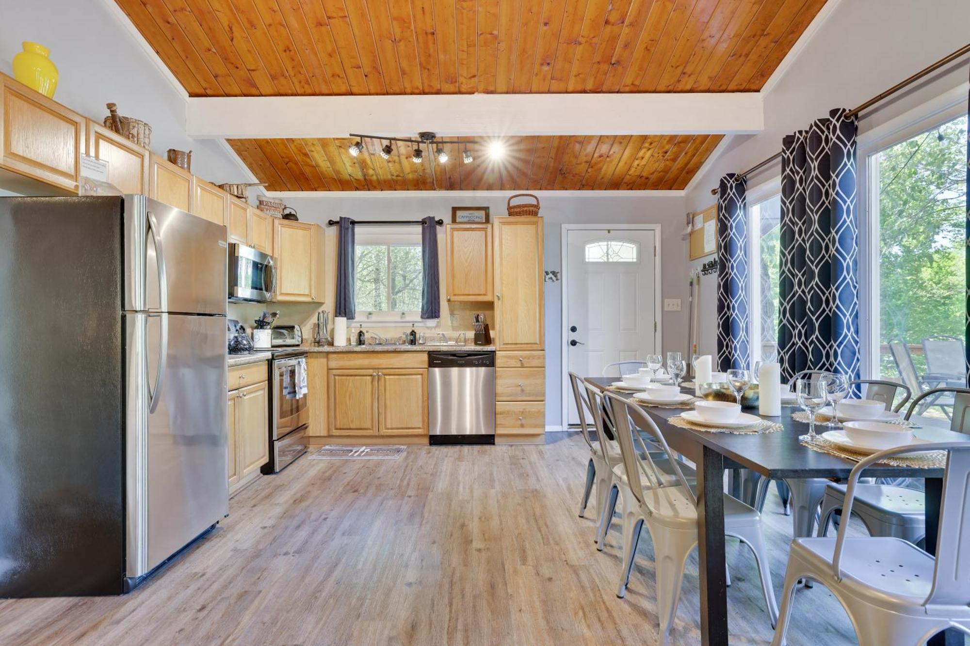 Chic And Stylish Home Hot Tub,4 Bedrooms, Game Movie Room, Firepit, Arcades, Playground On Site 2 Min Walk From Pool And Lake Tobyhanna Esterno foto