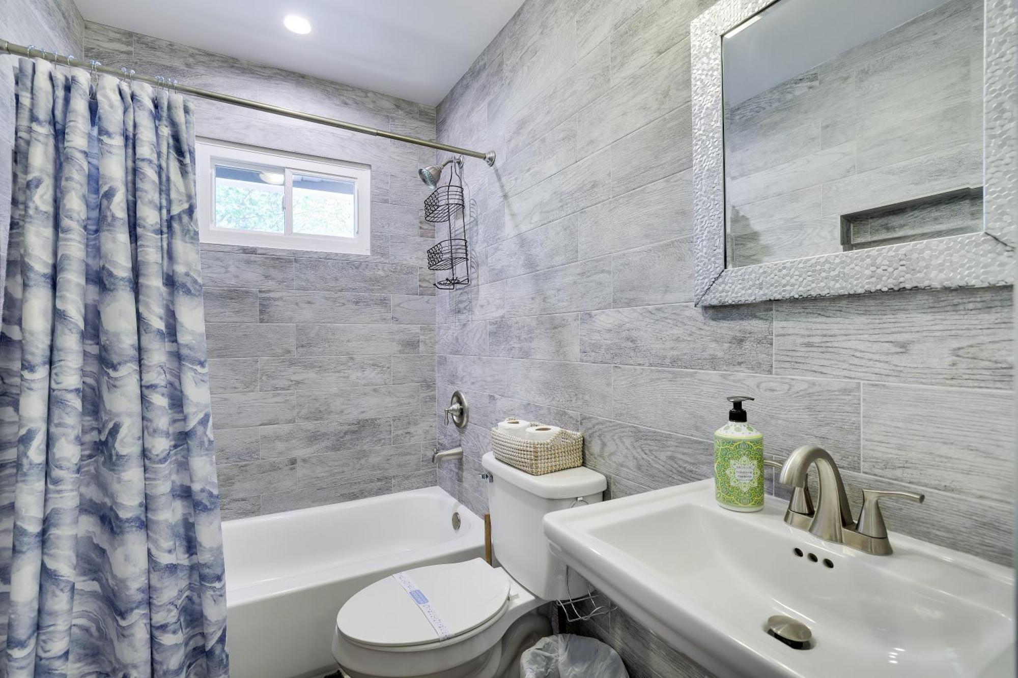 Chic And Stylish Home Hot Tub,4 Bedrooms, Game Movie Room, Firepit, Arcades, Playground On Site 2 Min Walk From Pool And Lake Tobyhanna Esterno foto