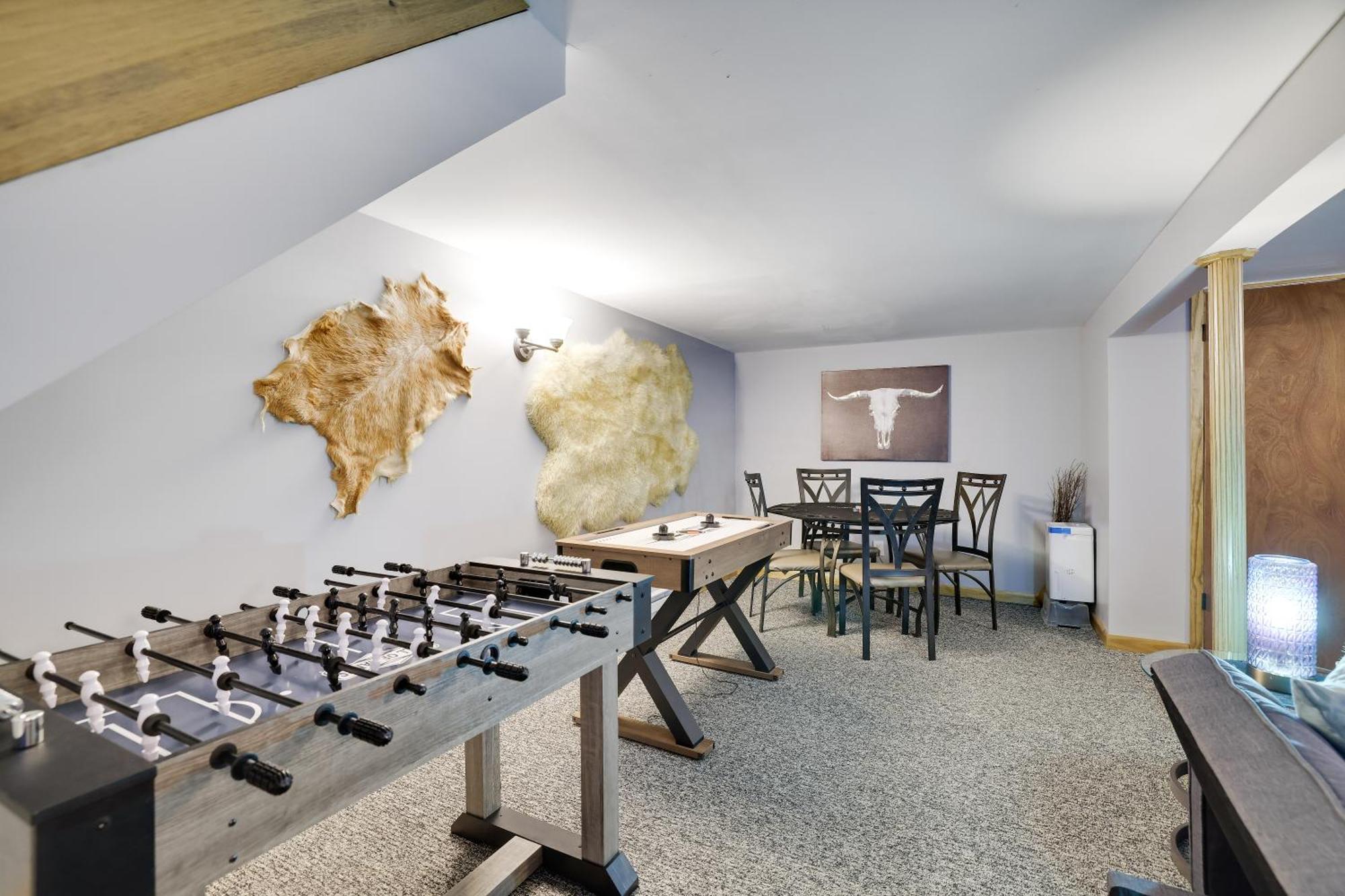 Chic And Stylish Home Hot Tub,4 Bedrooms, Game Movie Room, Firepit, Arcades, Playground On Site 2 Min Walk From Pool And Lake Tobyhanna Esterno foto