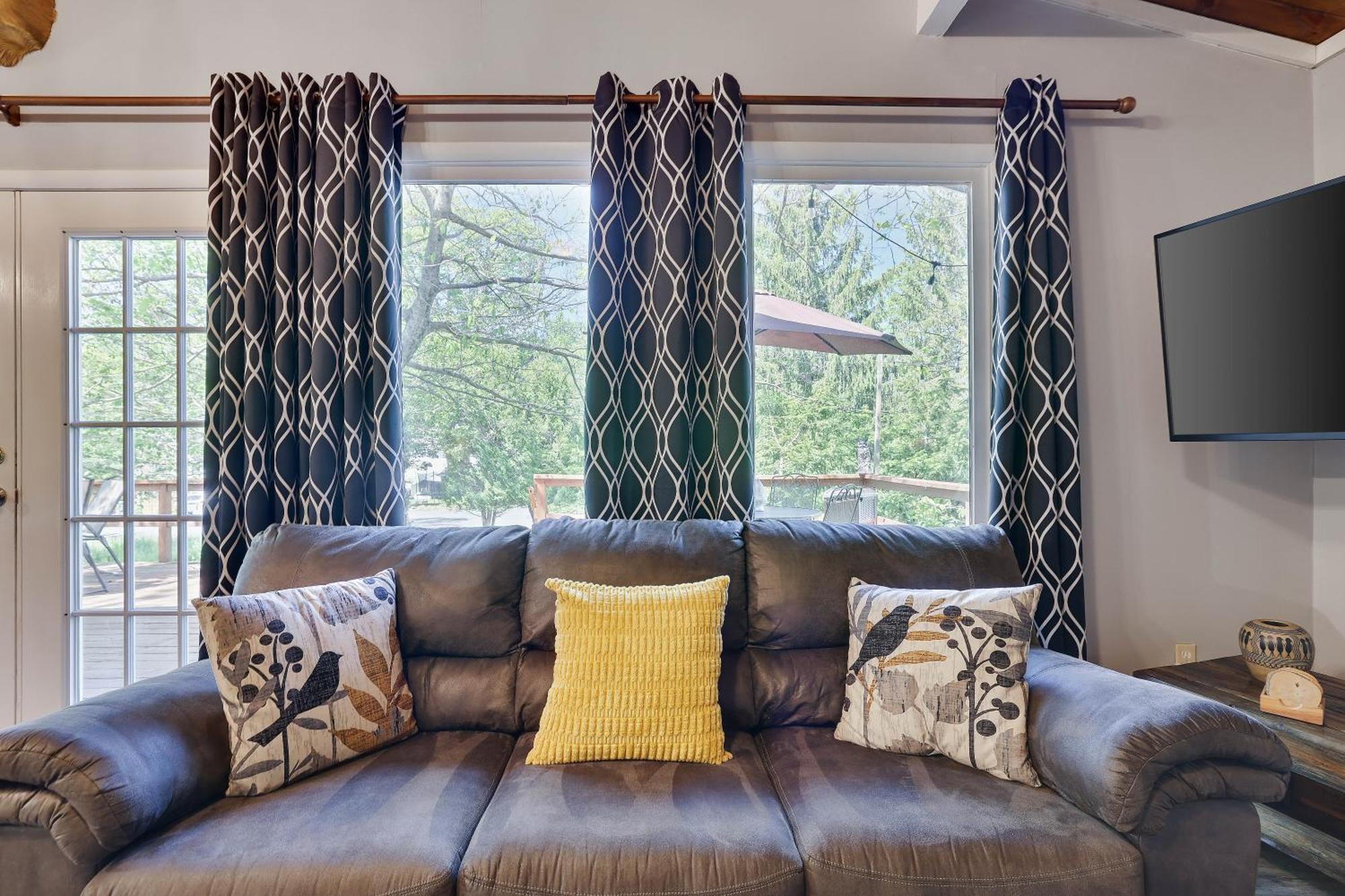 Chic And Stylish Home Hot Tub,4 Bedrooms, Game Movie Room, Firepit, Arcades, Playground On Site 2 Min Walk From Pool And Lake Tobyhanna Esterno foto